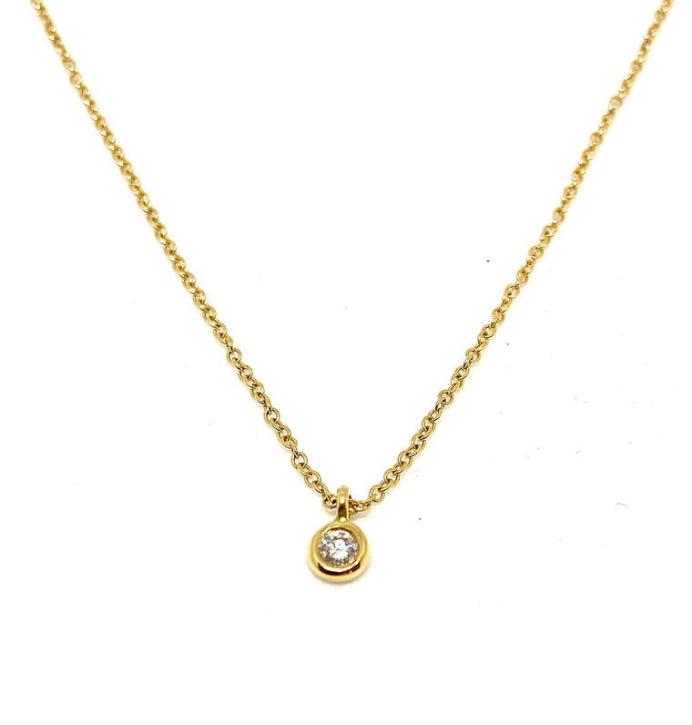Gold Necklace with Round Diamond